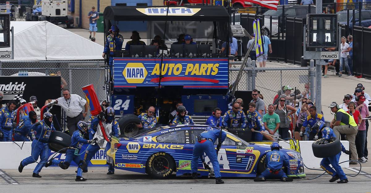 Monster Energy NASCAR Cup Series Tales of the Turtles 400 Chicagoland Speedway, Joliet, IL USA Sunday 17 September 2017 Chase Elliott, Hendrick Motorsports, NAPA Brakes Chevrolet SS pit stop World Copyright: Russell LaBounty NKP