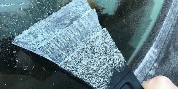 How to Remove Snow From a Car Without Scratching It How to Remove Snow From a Car Without Scratching It