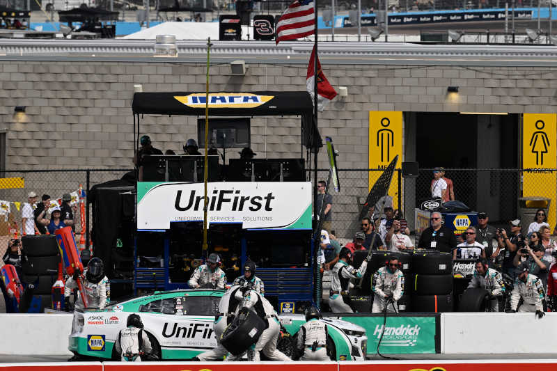 #9: Chase Elliott, Hendrick Motorsports, UniFirst Chevrolet Camaro