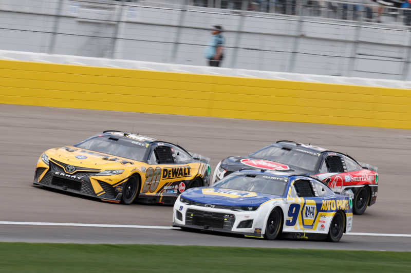 #9: Chase Elliott, Hendrick Motorsports, Chevrolet Camaro NAPA Auto Parts, #20: Christopher Bell, Joe Gibbs Racing, Toyota Camry DeWalt