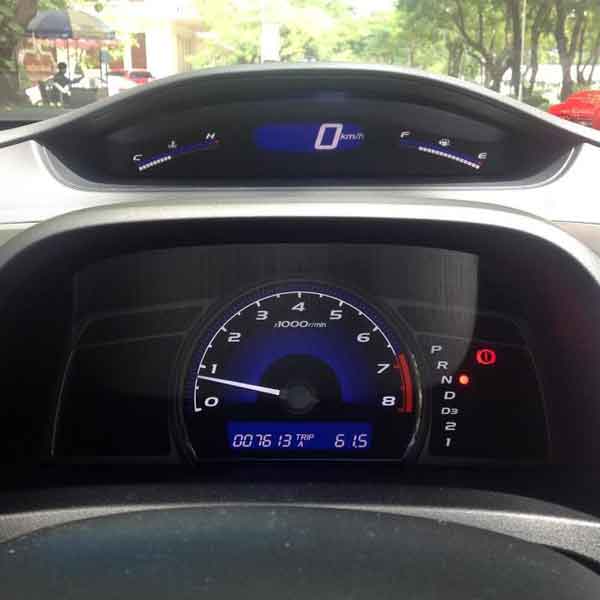 civicfdcconsole.jpg Instrument cluster in ninth generation Honda Civic