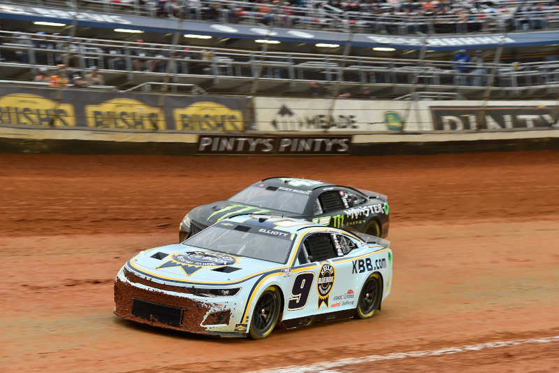 #9: Chase Elliott, Hendrick Motorsports, Kelley Blue Book Chevrolet Camaro, #45: Kurt Busch, 23XI Racing, Monster Energy Toyota Camry
