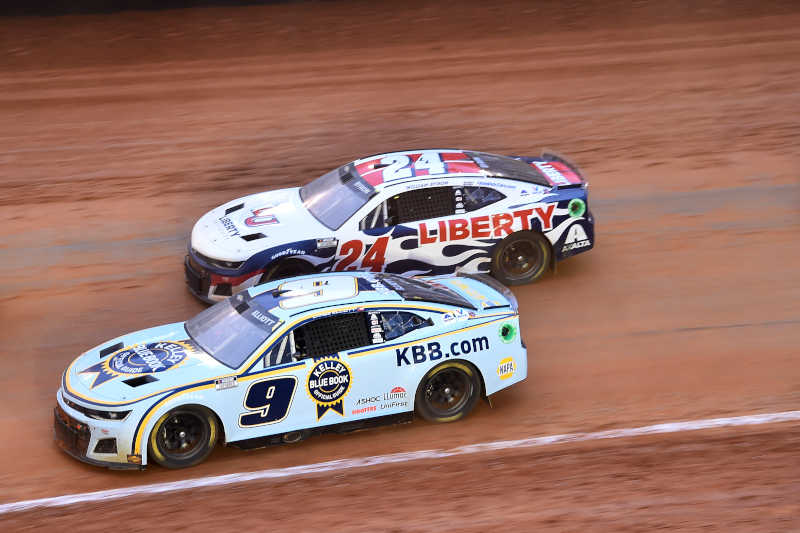 #9: Chase Elliott, Hendrick Motorsports, Kelley Blue Book Chevrolet Camaro, #24: William Byron, Hendrick Motorsports, Liberty University Chevrolet Camaro