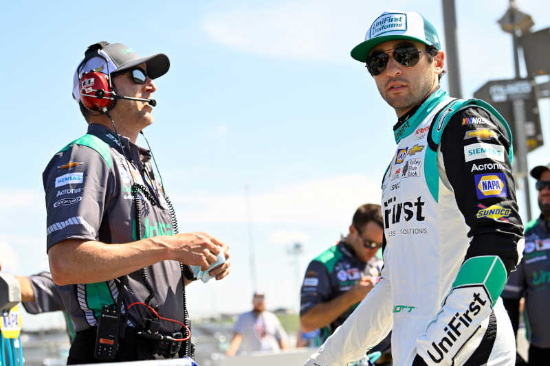 #9: Chase Elliott, Hendrick Motorsports, UniFirst Chevrolet Camaro and #9: Alan Gustafson, Hendrick Motorsports, Chevrolet Camaro