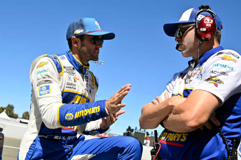 #9: Chase Elliott, Hendrick Motorsports, NAPA Auto Parts Chevrolet Camaro and #9: Alan Gustafson, Hendrick Motorsports, Chevrolet Camaro