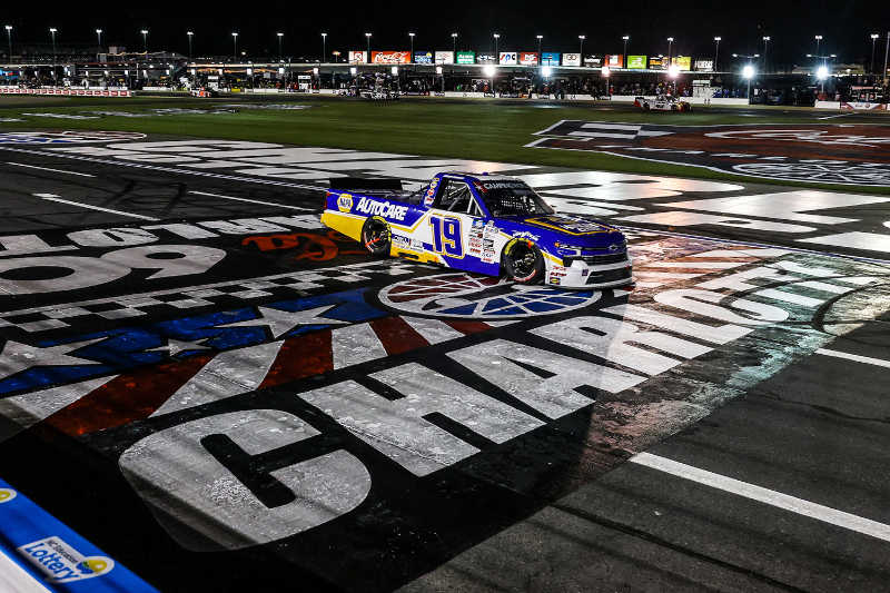 #19: Derek Kraus, McAnally Hilgemann Racing, NAPA Auto Care Chevrolet Silverado