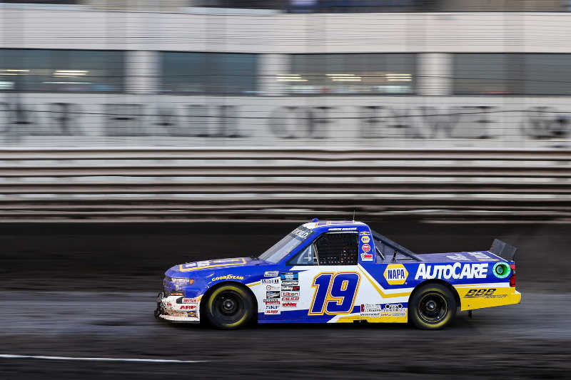 #19: Derek Kraus, McAnally Hilgemann Racing, NAPA AutoCare Center Chevrolet Silverado